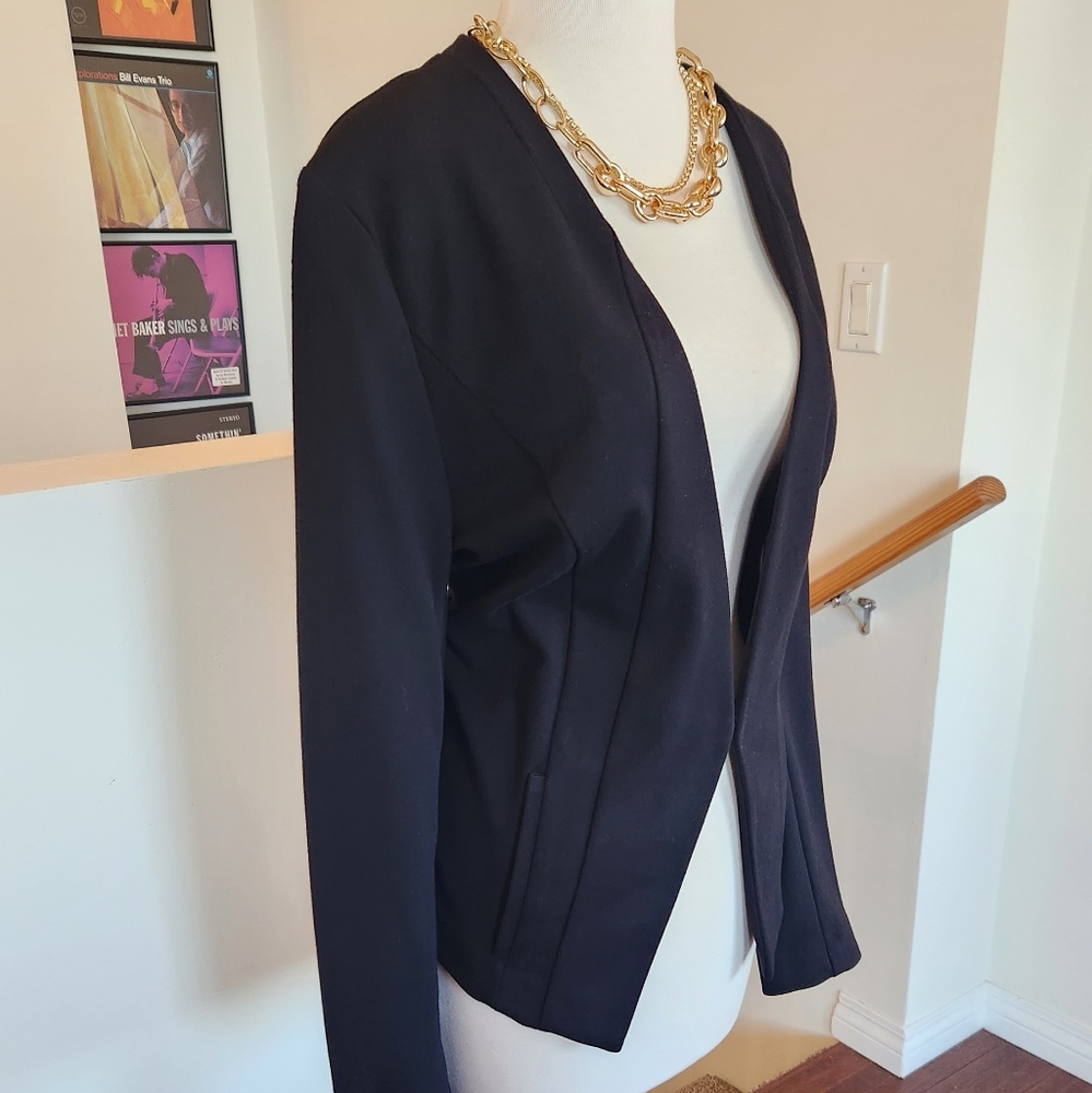 Elegant Black Women's Blazer - Picture 2 of 8